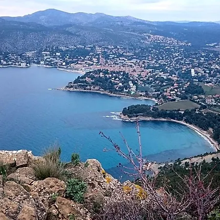 Neuf Climatise Petite Vue A Pieds - Ted